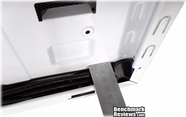 Fractal Design Define R4 Arctic White Case Cable Routing Clearance