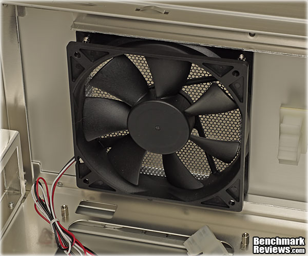 Lian_Li_PC_A04A_Mini_Tower_Aluminum_Case_Top_Fan_Inside_01.jpg