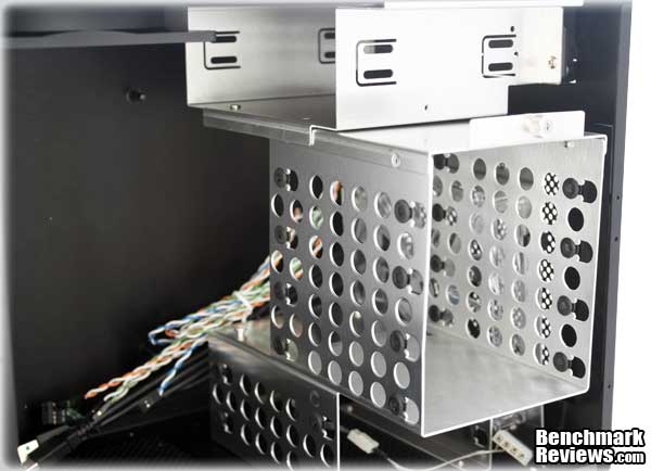 Lian-Li_PCQ08B_Removable_Cage.jpg