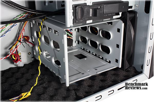 cooler_master_sileo_500_hard_drive_bay.jpg