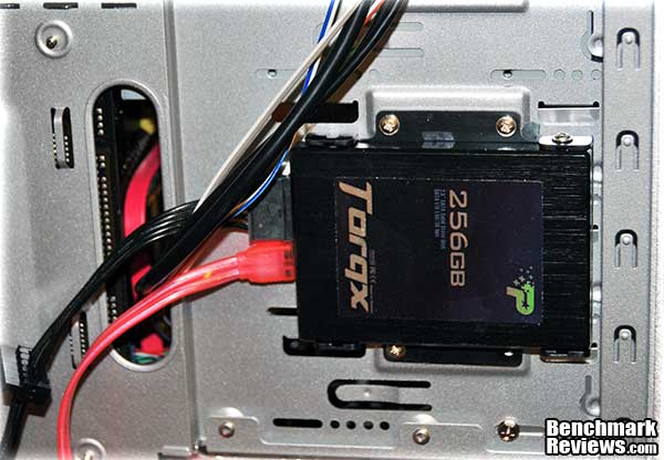 silverstone_sst_ft02s_w_ssd_mounting.jpg